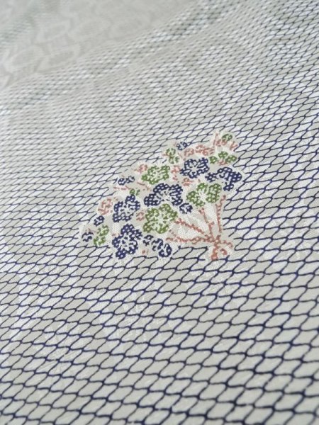 Photo8: M0307D Used Japanese women  White KOMON dyed / Silk. Chrysanthemum,   (Grade C) (8)