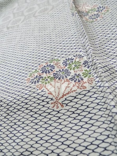 Photo9: M0307D Used Japanese women  White KOMON dyed / Silk. Chrysanthemum,   (Grade C) (9)