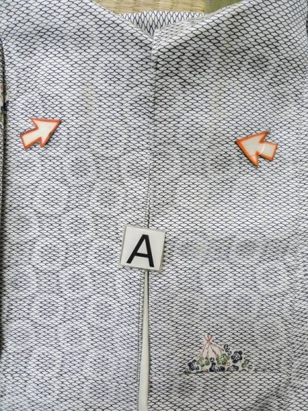 Photo14: M0307D Used Japanese women  White KOMON dyed / Silk. Chrysanthemum,   (Grade C) (14)