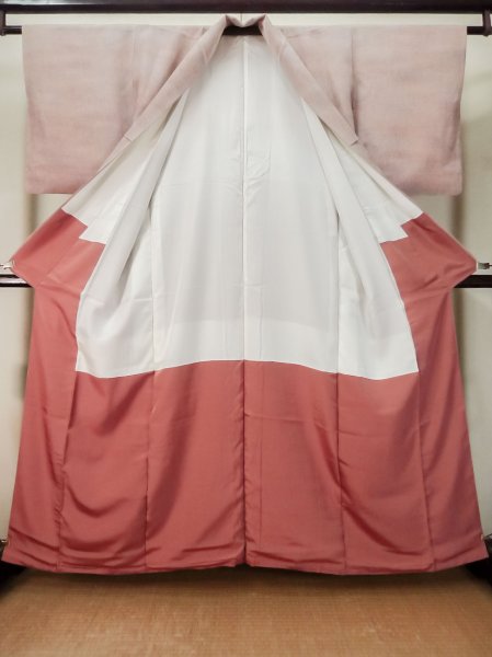 Photo2: Mint M0307R Used Japanese womenPale Light Red KOMON dyed / Silk. Abstract pattern,   (Grade A) (2)