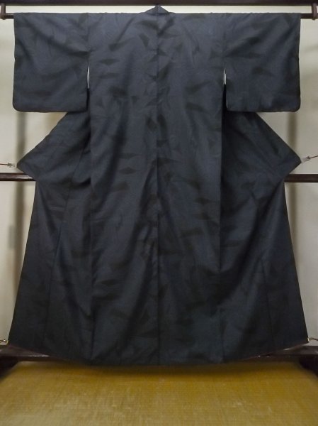 Photo1: M0315A Used Japanese womenPale Dark Blue OSHIMA TSUMGI pongee / Silk. Abstract pattern   (Grade C) (1)