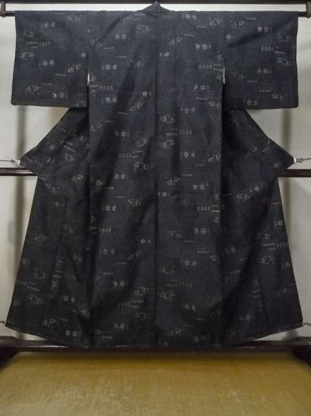 Photo1: M0315F Used Japanese women  Black TSUMUGI pongee / Silk. Pot   (Grade A) (1)