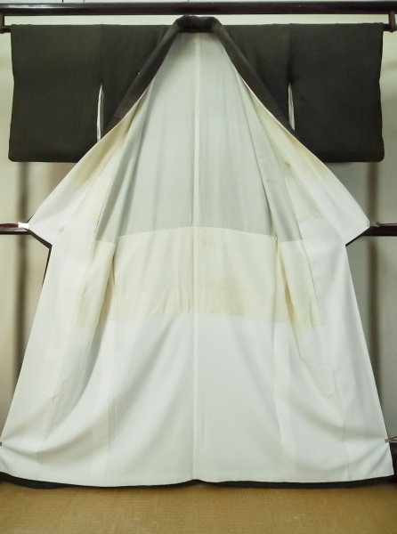 Photo2: M0328A Used Japanese women  Black TOMESODE formal / Silk. Pine tree/branch/needle,   (Grade C) (2)