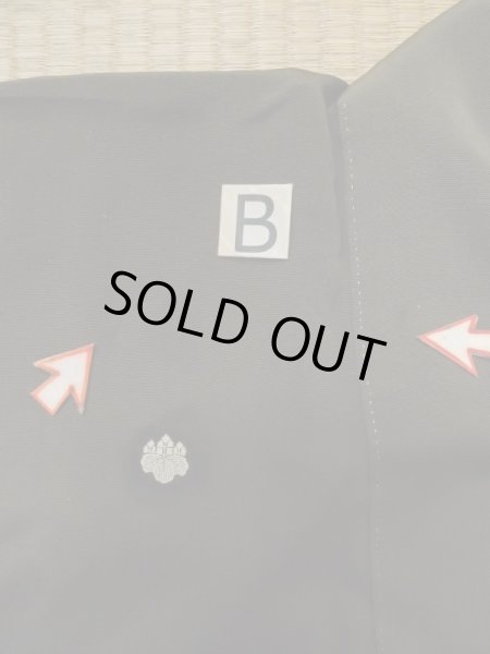 Photo19: M0328A Used Japanese women  Black TOMESODE formal / Silk. Pine tree/branch/needle,   (Grade C) (19)