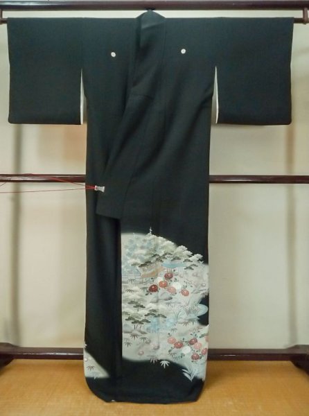 Photo3: M0328B Used Japanese women  Black TOMESODE formal / Silk. Chrysanthemum,   (Grade C) (3)