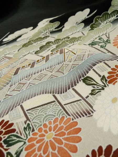 Photo17: M0328B Used Japanese women  Black TOMESODE formal / Silk. Chrysanthemum,   (Grade C) (17)