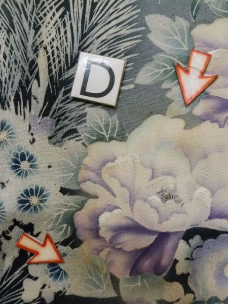 Photo11: M0328E Used Japanese women  Black TOMESODE formal / Silk. Peony, dyed in various black colours, padding in the hem  (Grade D) (11)