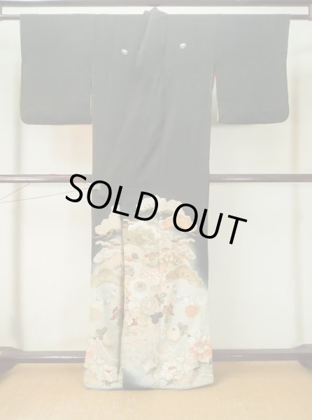 Photo3: M0328F Used Japanese women  Black TOMESODE formal / Silk. Peony, dyed in various black colours  (Grade C) (3)