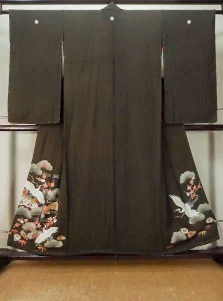 Photo1: M0328G Used Japanese women  Black TOMESODE formal / Silk. Chrysanthemum, padding in the hem  (Grade C) (1)