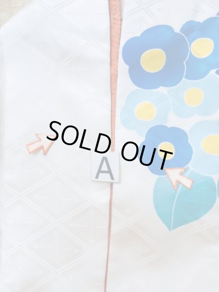 Photo16: M0328J Used Japanese women  White FURISODE long-sleeved / Silk. Flower   (Grade C) (16)