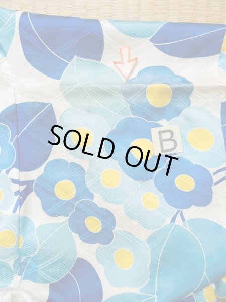 Photo17: M0328J Used Japanese women  White FURISODE long-sleeved / Silk. Flower   (Grade C) (17)