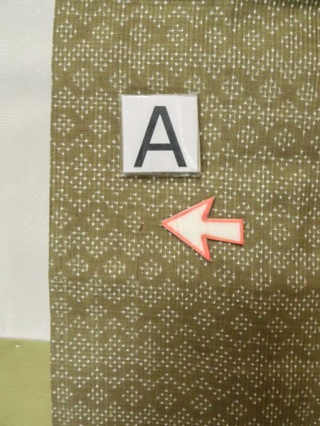 Photo12: M0328Y Used Japanese womenPale Dark Yellowish Green OSHIMA TSUMGI pongee / Silk. Geometrical pattern   (Grade C) (12)