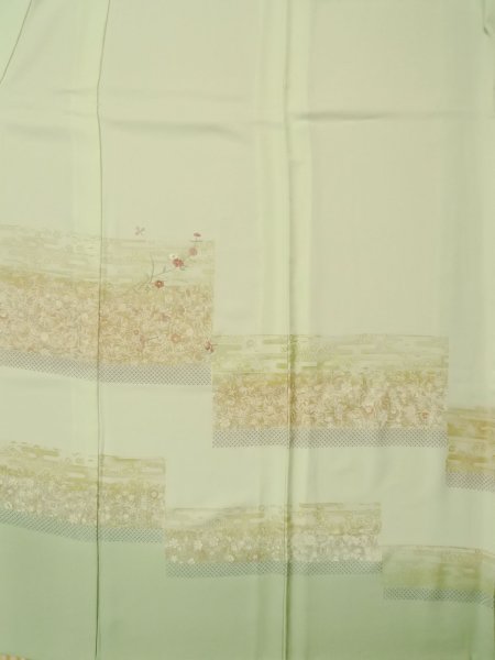 Photo4: M0330I Used Japanese womenPale Light Green HOUMONGI formal / Synthetic. Flower,   (Grade B) (4)