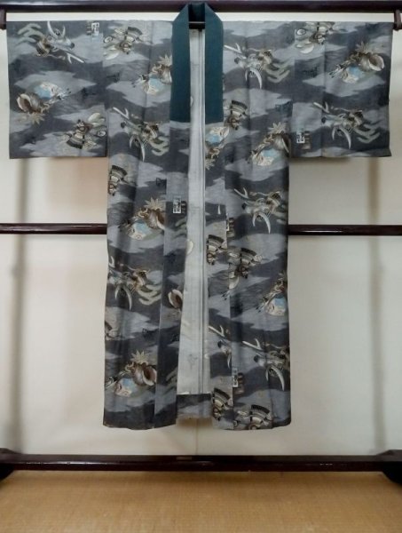 Photo1: M0516U Used Japanese men  Gray Men's Juban / Wool. Pine tree/branch/needle, Samurai helmet, shell, arrow pattern[  (Grade C) (1)