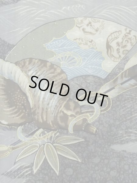 Photo6: M0516U Used Japanese men  Gray Men's Juban / Wool. Pine tree/branch/needle, Samurai helmet, shell, arrow pattern[  (Grade C) (6)