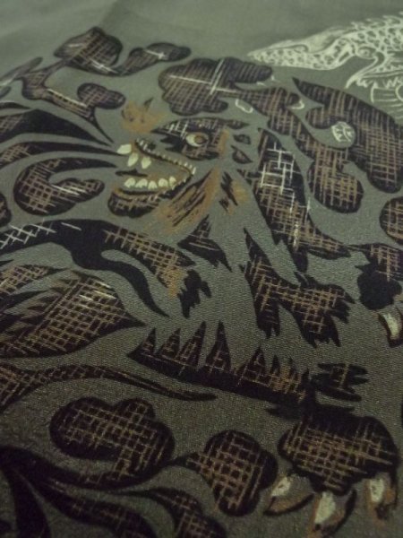 Photo8: M0517E Used Japanese men Grayish Gray Men's Juban / Synthetic. Tiger, The lining has a few soils, stains or turned yellow.  (Grade D) (8)