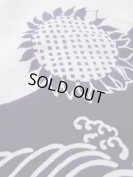 Photo10: M0613V Used Japanese women  White YUKATA summer(made in Japan) / Cotton. Wave, Sunflower, Japanese charactors  (Grade C) (10)