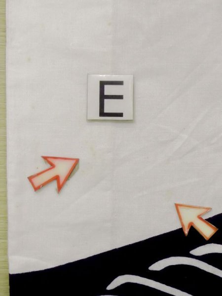 Photo18: M0613V Used Japanese women  White YUKATA summer(made in Japan) / Cotton. Wave, Sunflower, Japanese charactors  (Grade C) (18)