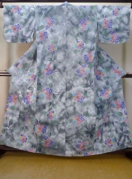 Photo1: M0620G Used Japanese men  Gray Women's Yukata / Cotton. Leaf Hydrangea (Hydrangea macrophylla) pattern  (Grade D) (1)