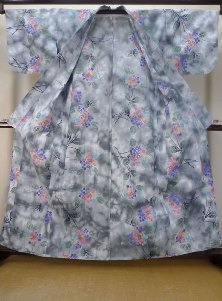 Photo2: M0620G Used Japanese men  Gray Women's Yukata / Cotton. Leaf Hydrangea (Hydrangea macrophylla) pattern  (Grade D) (2)