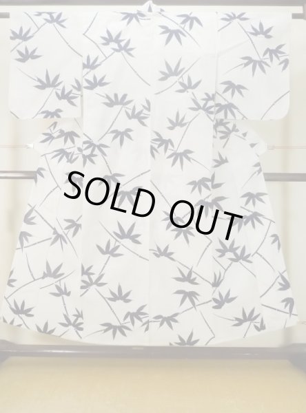 Photo1: M0620N Used Japanese men  White Men's Yukata / Linen. Bamboo leaf   (Grade C) (1)