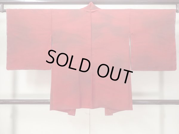Photo2: M0627A Used Japanese women  Red HAORI short jacket / Silk. Gradation, Mixture of synthetic fibers and patching in the lining.  (Grade B) (2)
