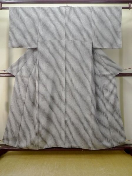 Photo1: Mint M0728A Used Japanese women  Gray KOMON dyed / Silk. Abstract pattern "TANGO" Chirimen crape  (Grade A+) (1)