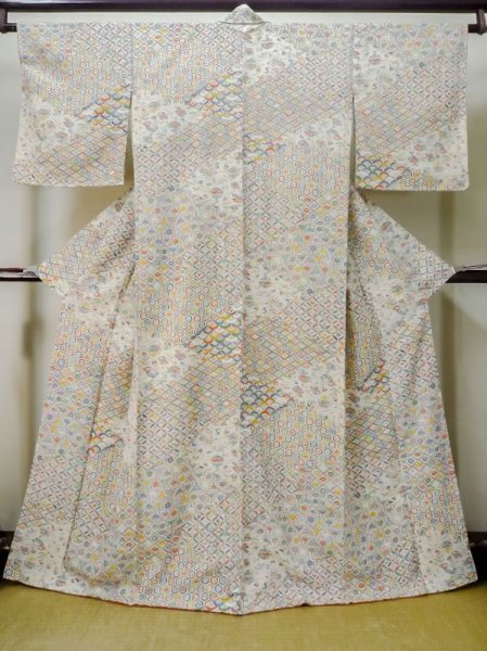 Photo1: Mint M0729A Used Japanese women  Ivory KOMON dyed / Silk. Chrysanthemum,   (Grade A) (1)