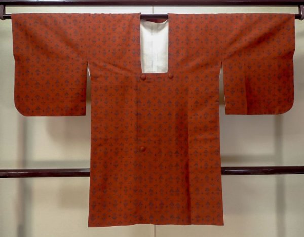 Photo1: M0829C Vintage Japanese women   Vermilion MICHIYUKI outer coat / Silk. Abstract pattern   (Grade C) (1)