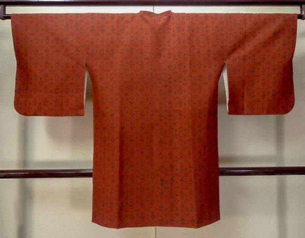 Photo2: M0829C Vintage Japanese women   Vermilion MICHIYUKI outer coat / Silk. Abstract pattern   (Grade C) (2)