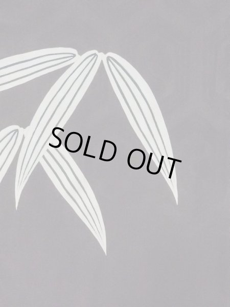 Photo3: M0907J Antique Japanese women   Black HAORI short jacket / Silk. Pine tree/branch/needle,   (Grade C) (3)