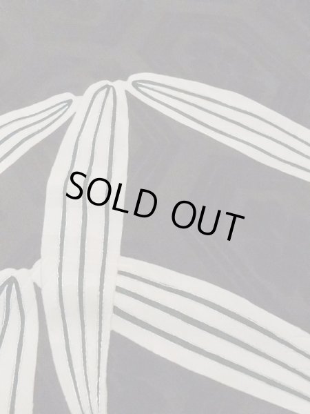 Photo11: M0907J Antique Japanese women   Black HAORI short jacket / Silk. Pine tree/branch/needle,   (Grade C) (11)