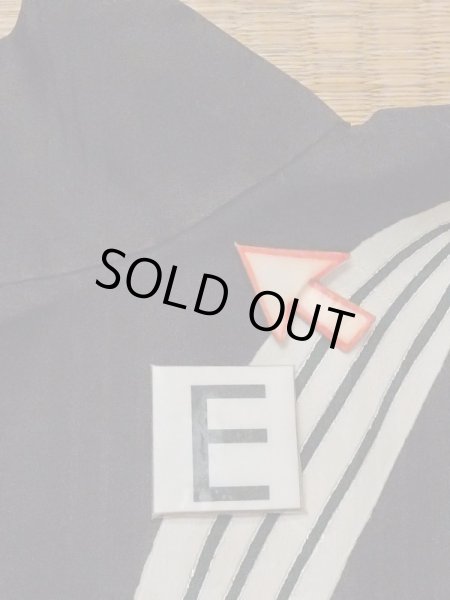 Photo19: M0907J Antique Japanese women   Black HAORI short jacket / Silk. Pine tree/branch/needle,   (Grade C) (19)