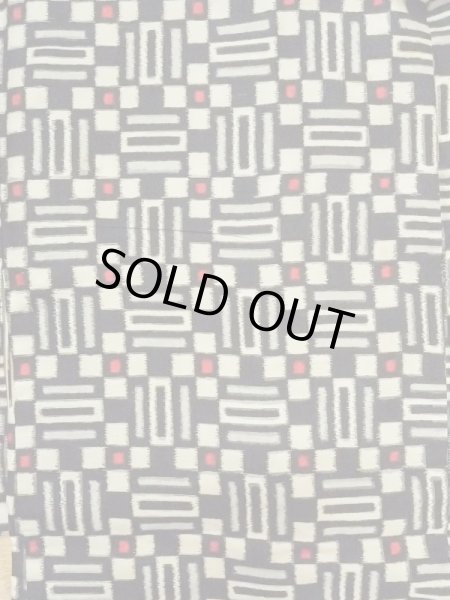 Photo3: M0907U Antique Japanese women   Black HAORI short jacket / Silk. Geometrical pattern,   (Grade C) (3)