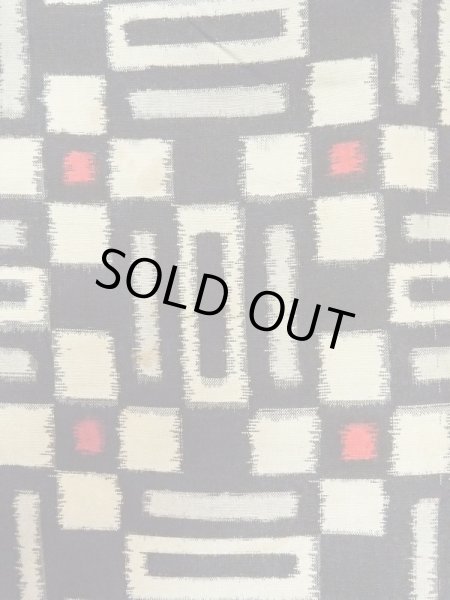 Photo7: M0907U Antique Japanese women   Black HAORI short jacket / Silk. Geometrical pattern,   (Grade C) (7)