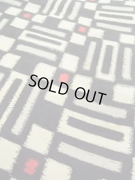 Photo9: M0907U Antique Japanese women   Black HAORI short jacket / Silk. Geometrical pattern,   (Grade C) (9)