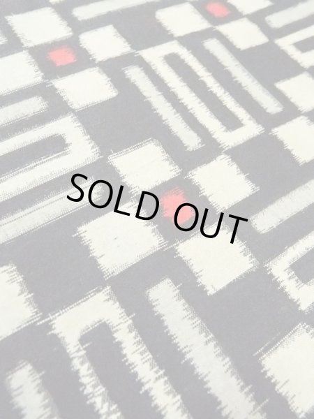 Photo10: M0907U Antique Japanese women   Black HAORI short jacket / Silk. Geometrical pattern,   (Grade C) (10)