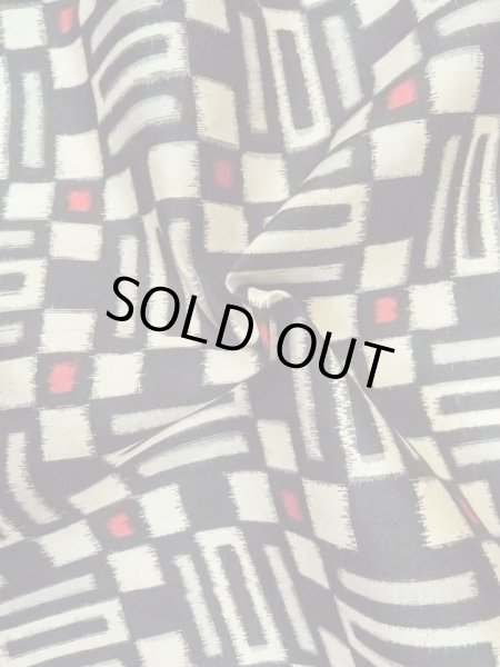 Photo12: M0907U Antique Japanese women   Black HAORI short jacket / Silk. Geometrical pattern,   (Grade C) (12)