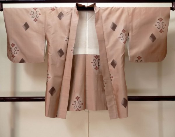 Photo1: M0908B Antique Japanese women  Pale Pink HAORI short jacket / Silk. Lozenges,   (Grade C) (1)