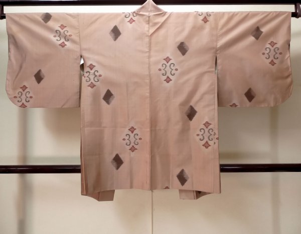 Photo2: M0908B Antique Japanese women  Pale Pink HAORI short jacket / Silk. Lozenges,   (Grade C) (2)