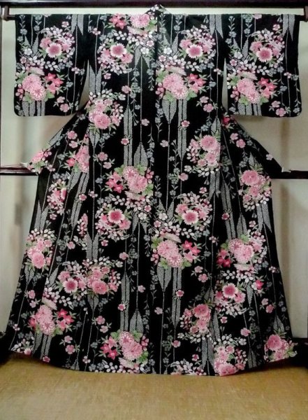 Photo1: M0914P Used Japanese women   Black YUKATA summer(made in Other than Japan) / Cotton. Chrysanthemum, Fringed pink ｐattern  (Grade A) (1)