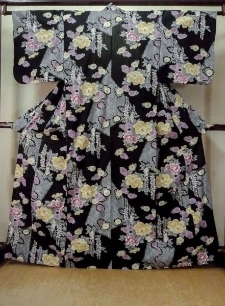 Photo1: M0914Q Used Japanese women   Black YUKATA summer(made in Other than Japan) / Cotton. Peony,   (Grade A) (1)