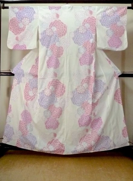 Photo1: M0914S Used Japanese women   Ivory YUKATA summer(made in Other than Japan) / Cotton. Flower   (Grade B) (1)