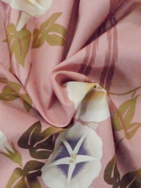 Photo10: M0915A Used Japanese women Light Grayish Coral YUKATA summer(made in Other than Japan) / Cotton. Line, Morning glory pattern  (Grade C) (10)