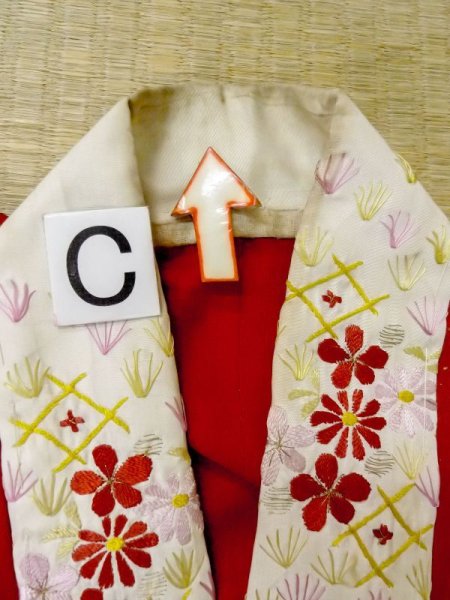 Photo16: M0922L Antique Japanese women   Red JUBAN undergarment / Silk. Chrysanthemum,   (Grade B) (16)