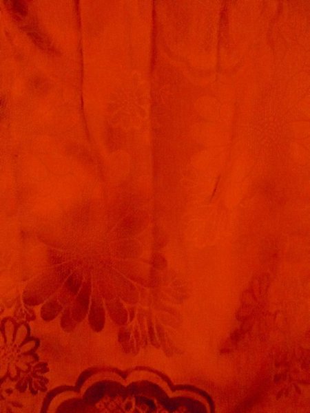 Photo3: M0922M Antique Japanese women   Red JUBAN undergarment / Silk. Chrysanthemum, Stains/Soils all over. There is an impression from use.  (Grade D) (3)