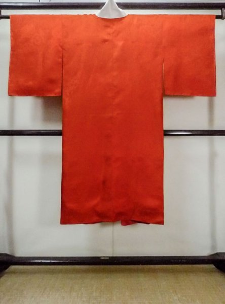 Photo2: M0922N Antique Japanese women   Vermilion JUBAN undergarment / Silk. Flower, There is an impression from use.  (Grade D) (2)