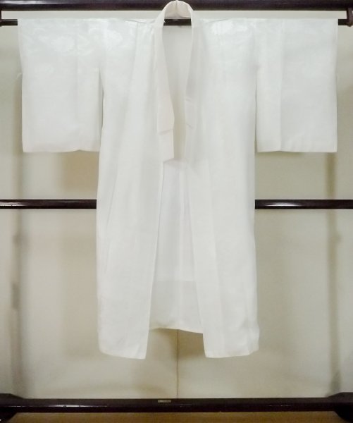 Photo1: M0923D Used Japanese women   White JUBAN undergarment / Synthetic.  Based woven pattern: Pine tree, Bamboo leaf, Cloud  (Grade C) (1)