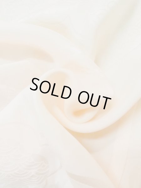 Photo11: M1003A Vintage Japanese women  Pale Coral JUBAN undergarment / Silk. Gradation Lining is attached on sleeves. Based woven pattern: Bells, Japanese traditional handball  (Grade B) (11)