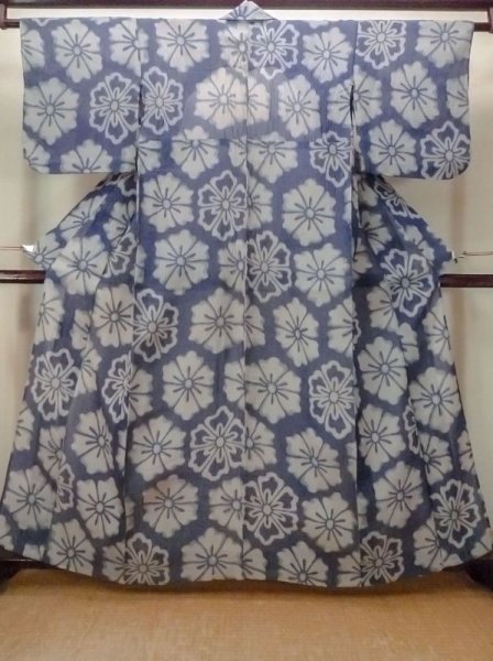 Photo1: M1010H Vintage Japanese women   Indigo Blue OJIYACHIJIMI / Linen. Flower There is an impression from use.  (Grade D) (1)